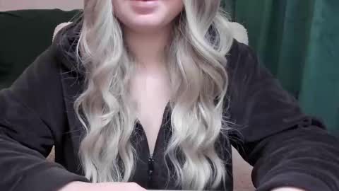 blondymargaret online show from December 17, 2025, 4:29 am