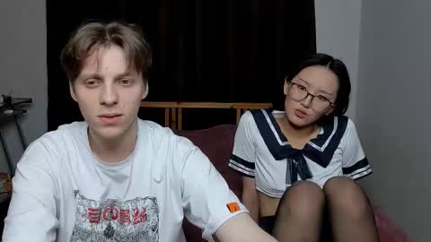 Snapshot of blossomandbee chatting on October 20, 2025, 12:55 am Sasha and Maria online show from October 20, 2025, 12:55 am