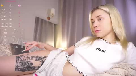 Snapshot of blue_bow chatting on January 17, 2026, 5:34 am Adeline online show from January 17, 2026, 5:34 am