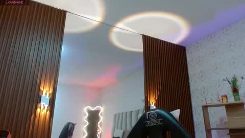 blue_tay1 online show from November 10, 2025, 12:37 pm