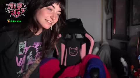 Blue online show from October 18, 2025, 2:25 am