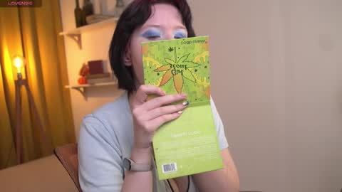 Snapshot of bluebeell chatting on November 27, 2025, 9:28 pm bluebeell online show from November 27, 2025, 9:28 pm