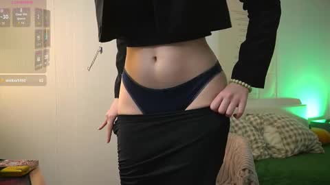 Snapshot of bluebeell chatting on December 3, 2025, 5:37 am bluebeell online show from December 3, 2025, 5:37 am