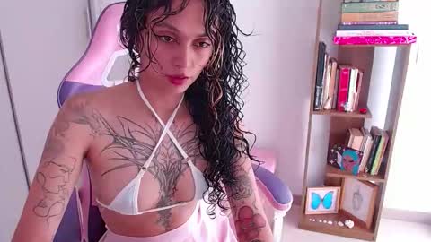 Im Abril .. Nice to meet you  thumb up me please its important  INDEPENDENT MODEL online show from April 6, 2026, 7:04 pm
