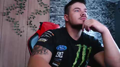 blueeyeboy0 online show from November 17, 2025, 6:41 am