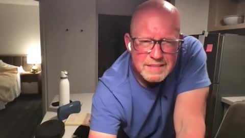 Snapshot of blueeyecowbow chatting on March 11, 2026, 4:18 am blueeyecowbow online show from March 11, 2026, 4:18 am