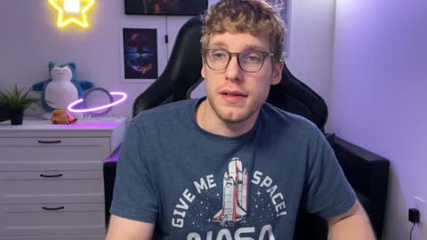 blueeyedtallguy online show from December 4, 2024, 9:24 pm