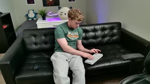 Snapshot of blueeyedtallguy chatting on January 18, 2026, 9:07 pm blueeyedtallguy online show from January 18, 2026, 9:07 pm