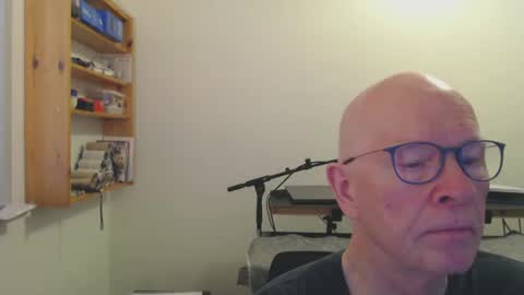 blueeyesn8 online show from December 4, 2024, 9:40 am