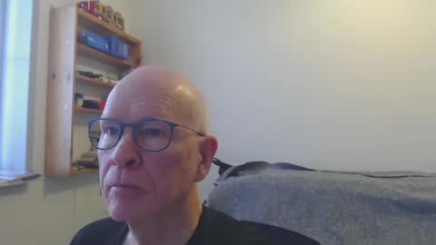 blueeyesn8 online show from December 20, 2024, 9:21 am