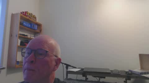 blueeyesn8 online show from February 12, 2025, 10:14 am