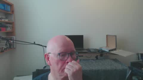 blueeyesn8 online show from February 17, 2025, 9:13 am