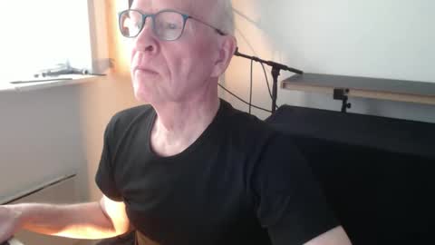 blueeyesn8 online show from October 9, 2025, 8:12 am