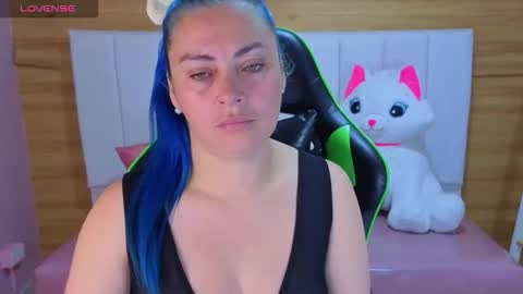 Mia  online show from January 10, 2026, 1:02 pm