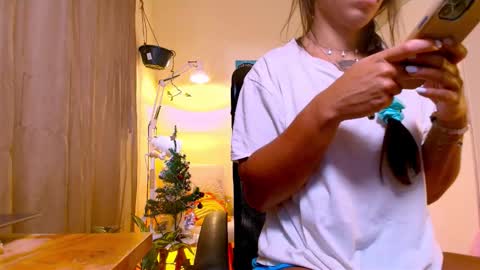 Snapshot of bluemysticlady chatting on December 20, 2025, 11:39 am FLORAA online show from December 20, 2025, 11:39 am