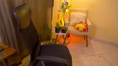 Snapshot of bluemysticlady chatting on January 10, 2026, 8:05 am FLORAA online show from January 10, 2026, 8:05 am