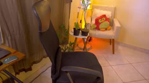 Snapshot of bluemysticlady chatting on January 12, 2026, 1:05 pm FLORAA online show from January 12, 2026, 1:05 pm