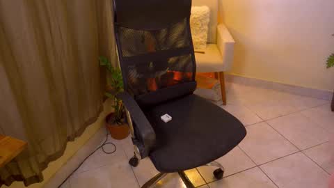 Snapshot of bluemysticlady chatting on February 5, 2026, 4:44 pm FLORAA online show from February 5, 2026, 4:44 pm