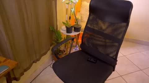 Snapshot of bluemysticlady chatting on February 7, 2026, 10:19 am FLORAA online show from February 7, 2026, 10:19 am