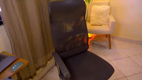 Snapshot of bluemysticlady chatting on February 13, 2026, 1:51 pm FLORAA online show from February 13, 2026, 1:51 pm