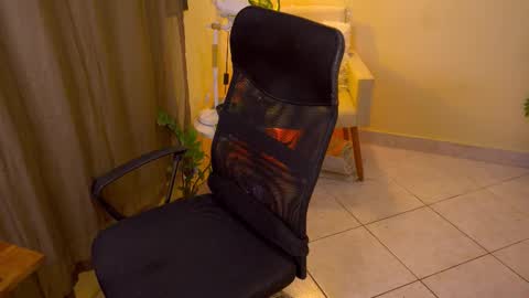 Snapshot of bluemysticlady chatting on February 14, 2026, 9:22 pm FLORAA online show from February 14, 2026, 9:22 pm