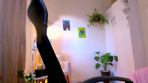 Snapshot of bluemysticlady chatting on February 16, 2026, 9:49 am FLORAA online show from February 16, 2026, 9:49 am