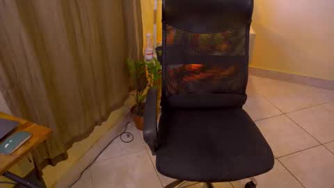 Snapshot of bluemysticlady chatting on February 25, 2026, 10:25 am FLORAA online show from February 25, 2026, 10:25 am