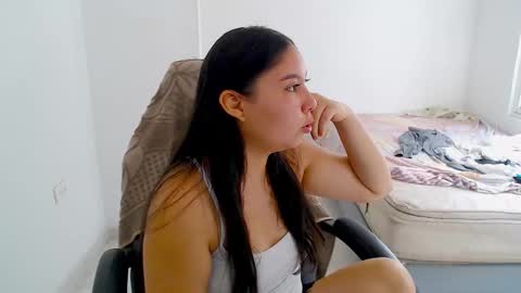 Snapshot of blumbum chatting on February 23, 2026, 8:28 pm Hey guysI am BrendaWelcome my room online show from February 23, 2026, 8:28 pm