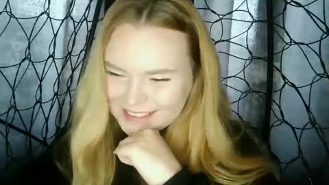 blushing_star online show from September 14, 2025, 9:08 am