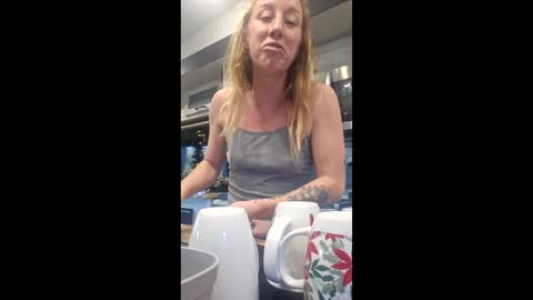 MamaMorgan online show from December 14, 2025, 12:05 am