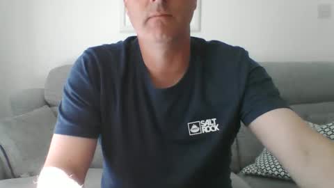 bobby_113 online show from September 23, 2025, 11:46 am