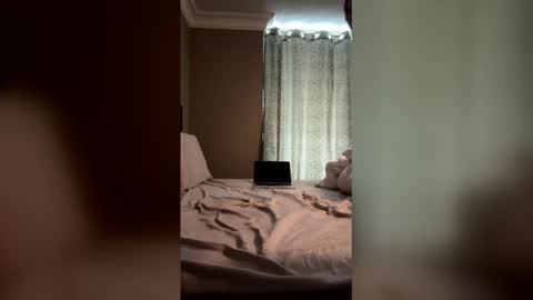 Snapshot of boboutte chatting on April 19, 2026, 5:01 pm boboutte online show from April 19, 2026, 5:01 pm