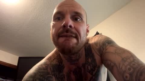 Snapshot of bodyart85_19 chatting on December 12, 2024, 6:47 am Bodyart85 19 online show from December 12, 2024, 6:47 am