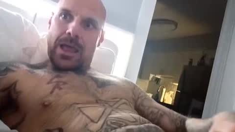 Snapshot of bodyart85_19 chatting on October 30, 2025, 1:29 am Bodyart85 19 online show from October 30, 2025, 1:29 am