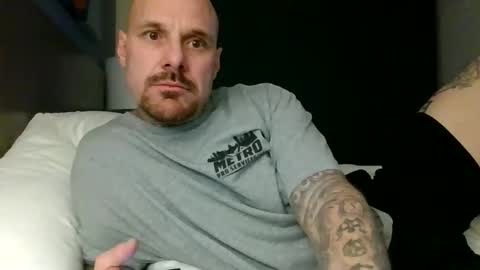 Snapshot of bodyart85_19 chatting on December 22, 2025, 1:24 am Bodyart85 19 online show from December 22, 2025, 1:24 am