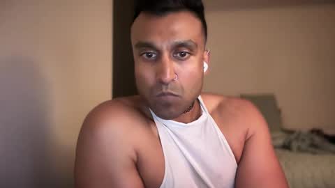 DeeLina online show from February 19, 2025, 4:33 pm