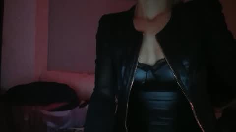 Snapshot of bollykat chatting on November 23, 2025, 2:55 am Karol online show from November 23, 2025, 2:55 am