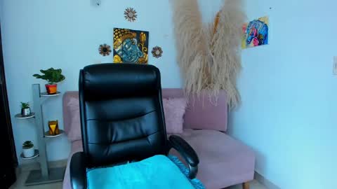  Salma Independent Model online show from February 12, 2025, 4:55 pm