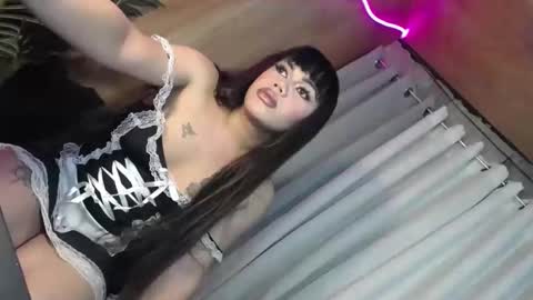 Snapshot of bombshell_ace69 chatting on December 10, 2024, 7:54 pm Raven online show from December 10, 2024, 7:54 pm