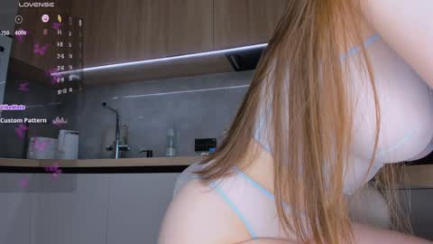 Snapshot of bondgirl4fun chatting on December 15, 2024, 9:45 am Olly online show from December 15, 2024, 9:45 am