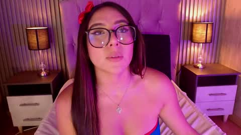 Snapshot of bonnali_lune chatting on October 1, 2025, 1:22 am bonnali_lune online show from October 1, 2025, 1:22 am