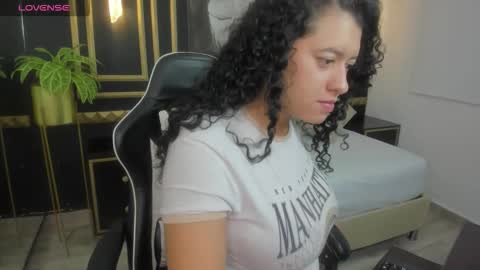 bonnie68_ online show from November 10, 2025, 1:32 pm