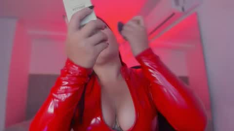 Bonnie  online show from November 16, 2025, 11:27 am