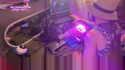 Snapshot of bonnie_and_clyde_11 chatting on February 19, 2026, 2:24 pm Bonnie and Clyde online show from February 19, 2026, 2:24 pm