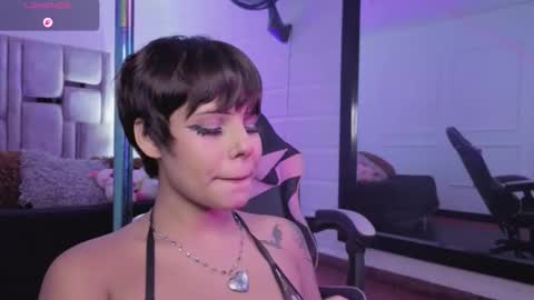 Bonnie Anderson  online show from December 1, 2025, 9:09 pm