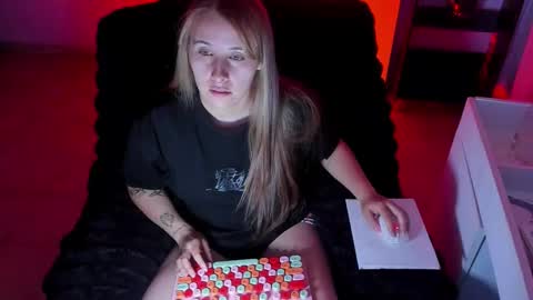 Bonnie Help me reach 500 likes online show from November 16, 2025, 10:15 pm