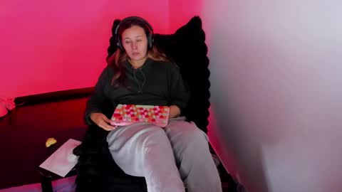 Bonnie Help me reach 500 likes online show from January 16, 2026, 2:48 am