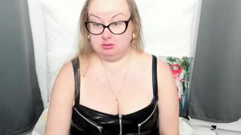 Bonnie online show from November 5, 2025, 5:29 am