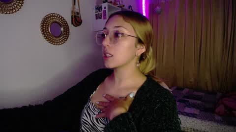 Soffy Brooks Independent model online show from December 14, 2024, 5:51 am