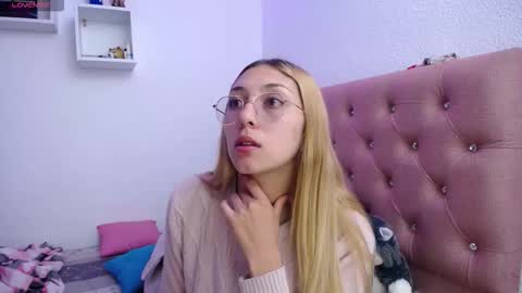 Soffy Brooks Independent model online show from September 10, 2025, 4:56 am